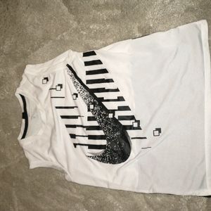 Nike dri fit youth boys large